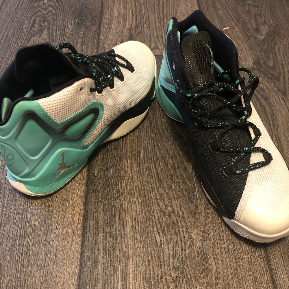 Carmello Anthony Jordan’s 10 in women’s 8.5 in men